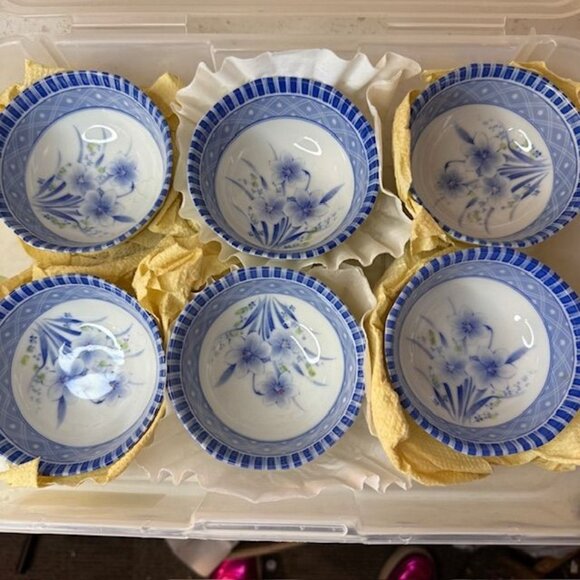 Set Of 6 Japanese Porcelain Bowls With Blue Floral Pattern - Picture 6 of 6